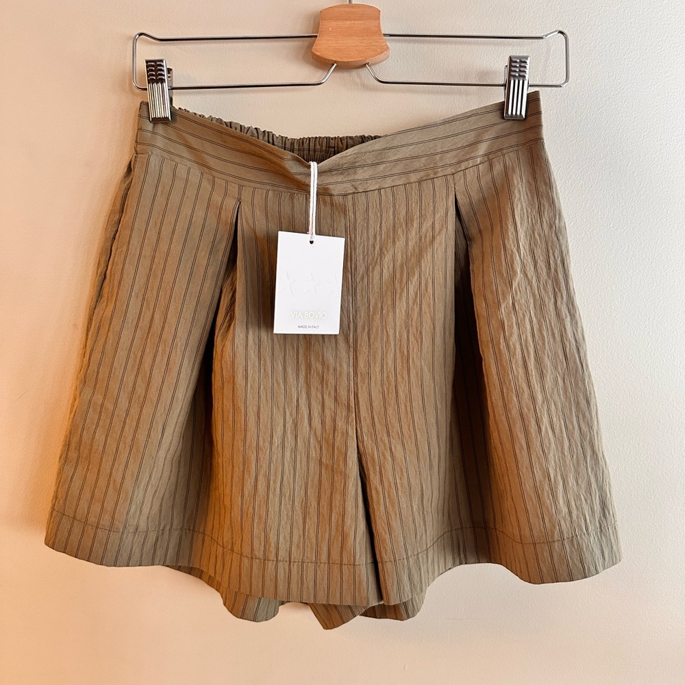 Via Bovio Made in Italy Pleated Shorts – Small (NWT)